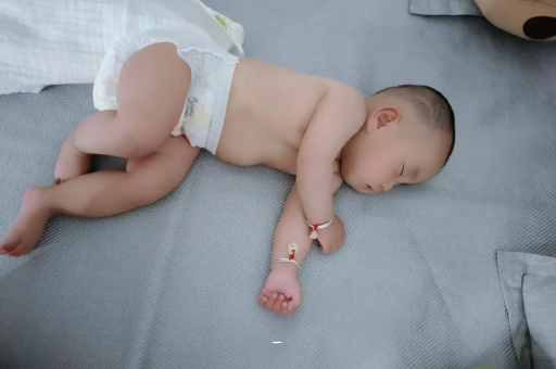克孜勒苏宝宝肠胀气的症状
