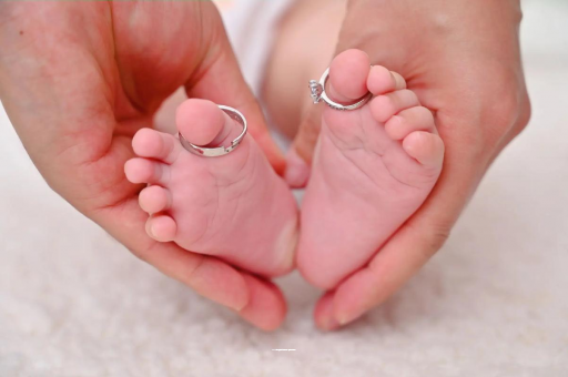 克孜勒苏怀孕肚子一边高一边低